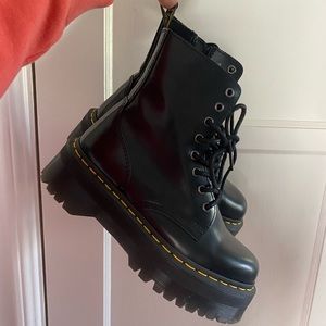 Dr. Marten Jadon platform boot - size 7